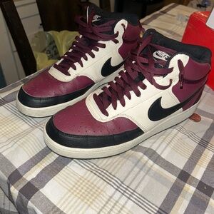 Nike Men's Maroon and Black Sneakers